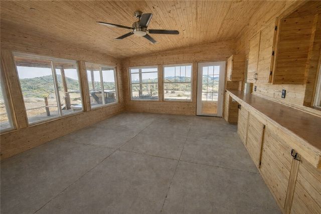 21422 S Appaloosa Road, Yucca, AZ 86438