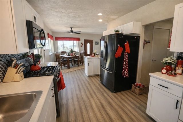 21422 S Appaloosa Road, Yucca, AZ 86438