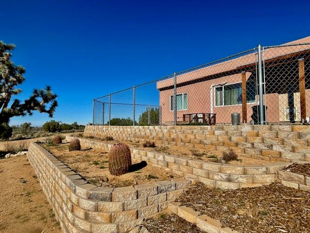 21422 S Appaloosa Road, Yucca, AZ 86438