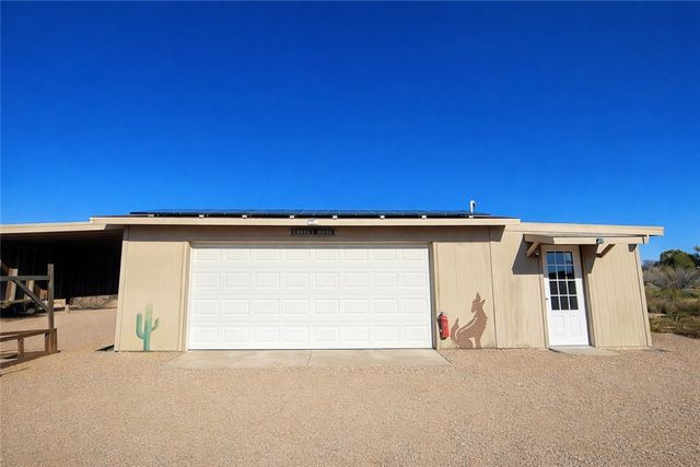 21422 S Appaloosa Road, Yucca, AZ 86438