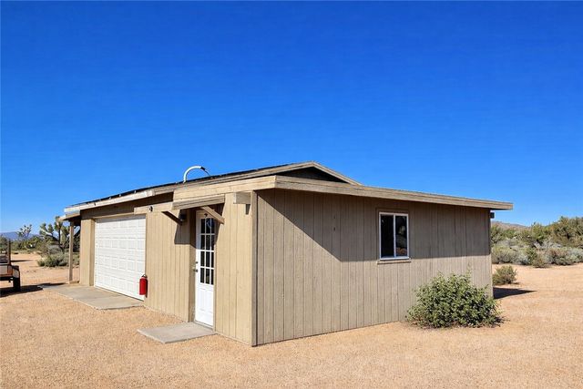 21422 S Appaloosa Road, Yucca, AZ 86438
