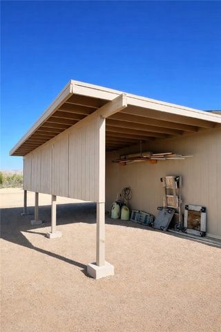 21422 S Appaloosa Road, Yucca, AZ 86438