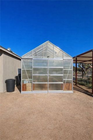 21422 S Appaloosa Road, Yucca, AZ 86438