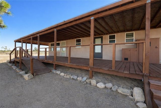 21422 S Appaloosa Road, Yucca, AZ 86438