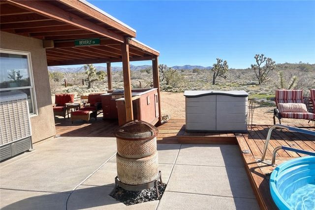 21422 S Appaloosa Road, Yucca, AZ 86438