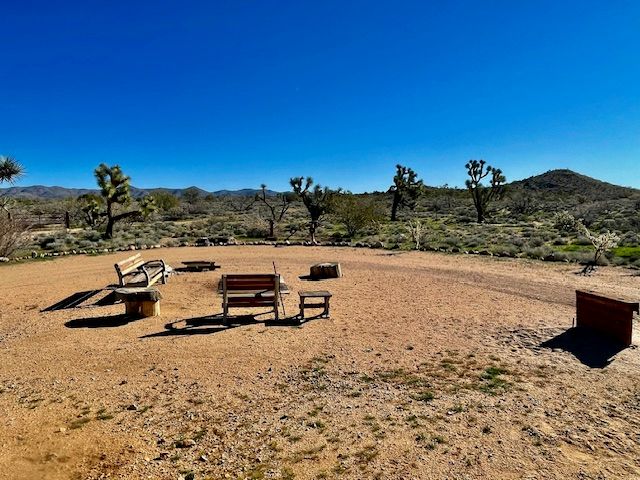 21422 S Appaloosa Road, Yucca, AZ 86438