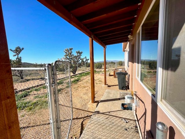 21422 S Appaloosa Road, Yucca, AZ 86438