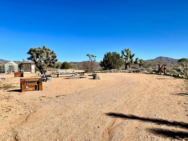21422 S Appaloosa Road, Yucca, AZ 86438
