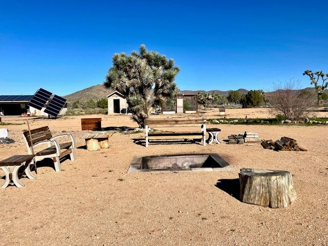21422 S Appaloosa Road, Yucca, AZ 86438