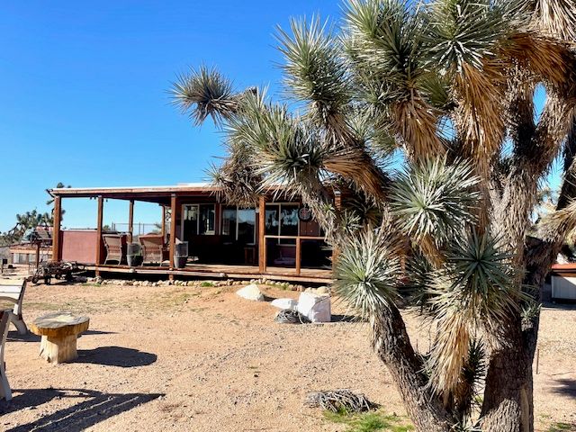 21422 S Appaloosa Road, Yucca, AZ 86438