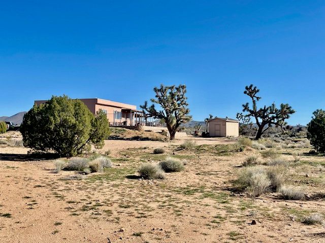 21422 S Appaloosa Road, Yucca, AZ 86438