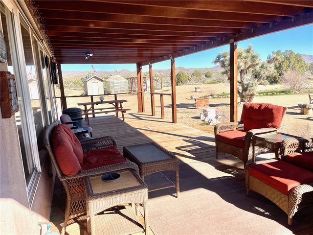 21422 S Appaloosa Road, Yucca, AZ 86438