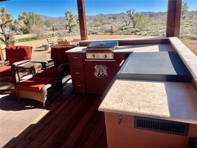 21422 S Appaloosa Road, Yucca, AZ 86438