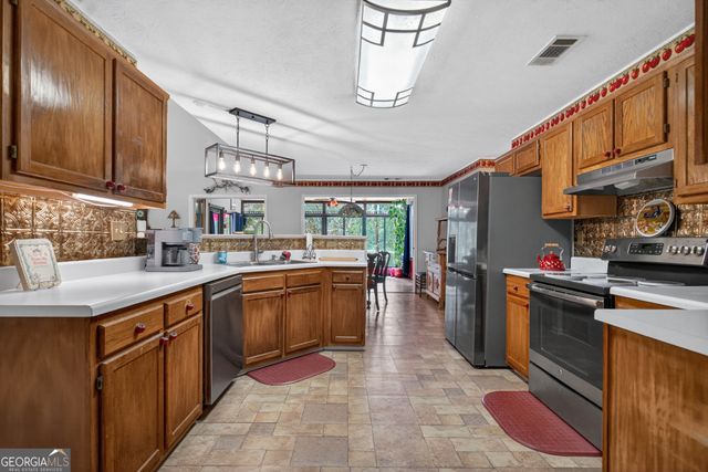 210 Old Pond Road, Lagrange, GA 30241