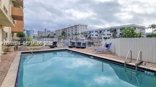 3522 NE 171st St 303, North Miami Beach, FL 33160