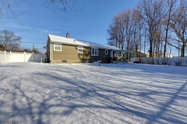 17 Garden Pl, Pequannock Twp., NJ 07444