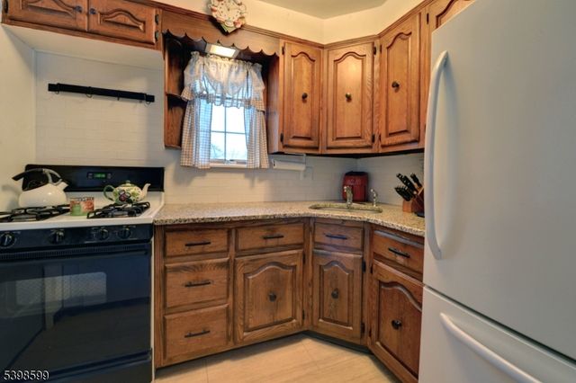 17 Garden Pl, Pequannock Twp., NJ 07444