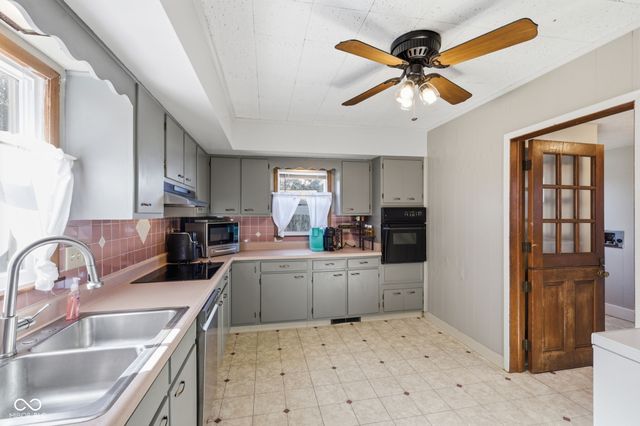 20 W Locust Street, Shelbyville, IN 46176