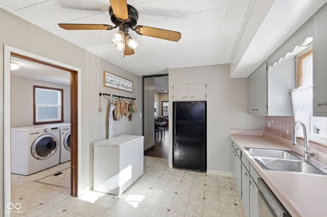 20 W Locust Street, Shelbyville, IN 46176