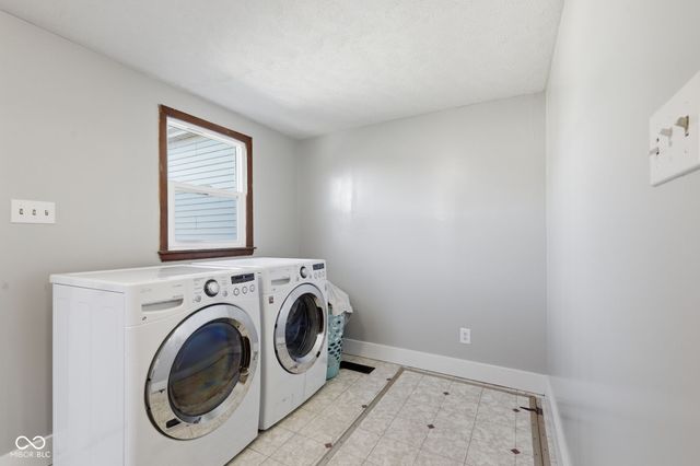 20 W Locust Street, Shelbyville, IN 46176