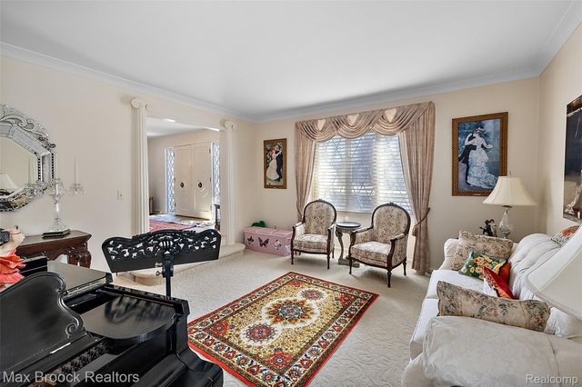 1319 Charrington Road, Bloomfield Hills, MI 48301