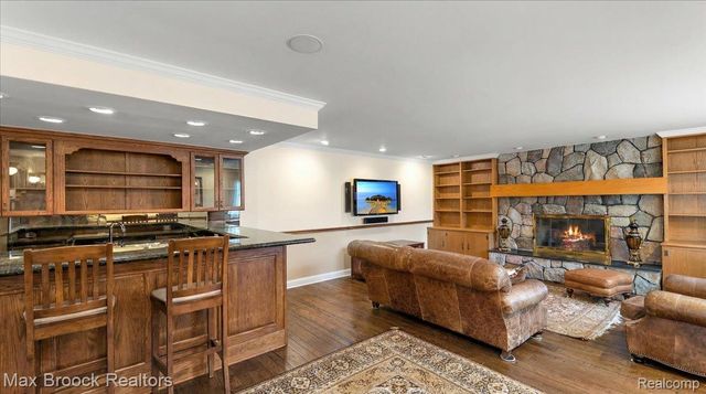 1319 Charrington Road, Bloomfield Hills, MI 48301