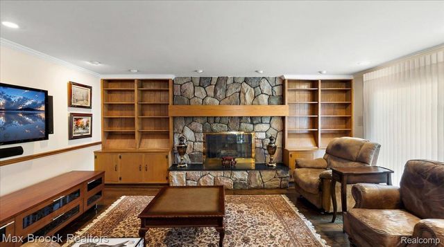 1319 Charrington Road, Bloomfield Hills, MI 48301