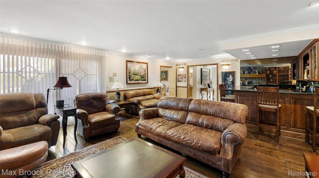 1319 Charrington Road, Bloomfield Hills, MI 48301