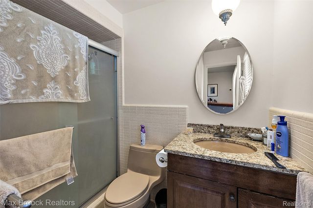 1319 Charrington Road, Bloomfield Hills, MI 48301