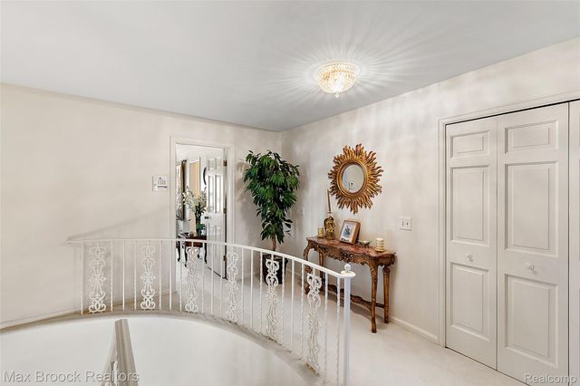 1319 Charrington Road, Bloomfield Hills, MI 48301