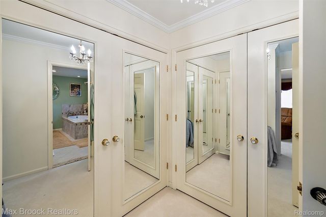 1319 Charrington Road, Bloomfield Hills, MI 48301