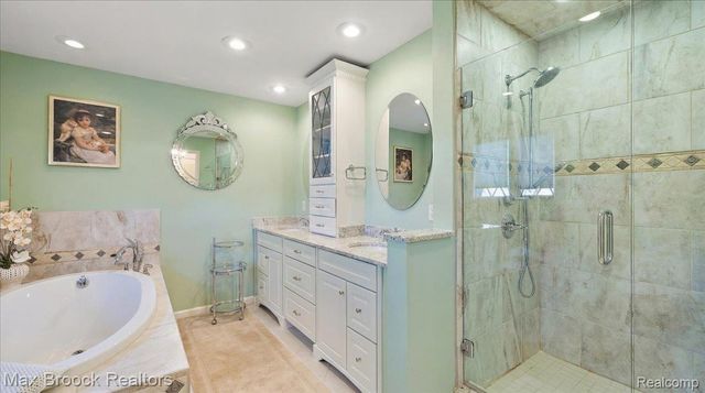 1319 Charrington Road, Bloomfield Hills, MI 48301