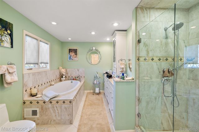 1319 Charrington Road, Bloomfield Hills, MI 48301