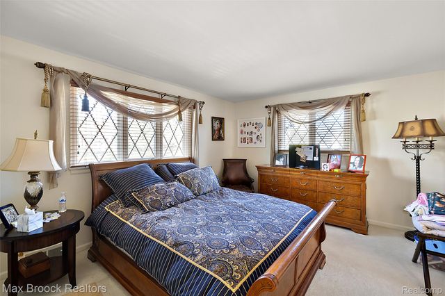 1319 Charrington Road, Bloomfield Hills, MI 48301