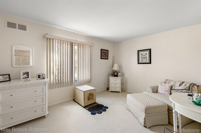 1319 Charrington Road, Bloomfield Hills, MI 48301