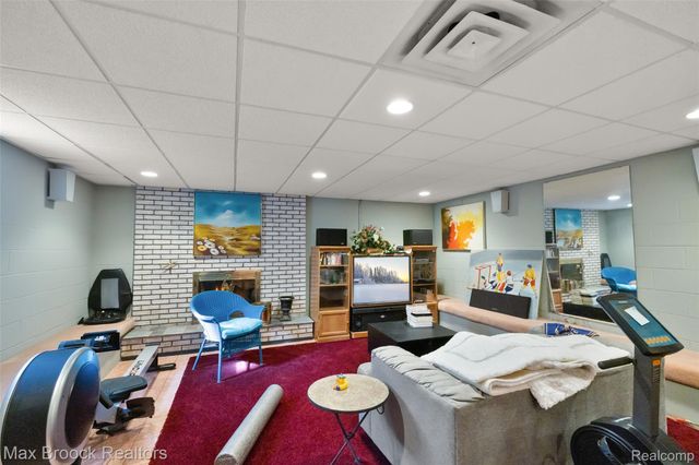 1319 Charrington Road, Bloomfield Hills, MI 48301