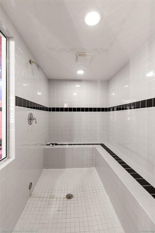 1319 Charrington Road, Bloomfield Hills, MI 48301