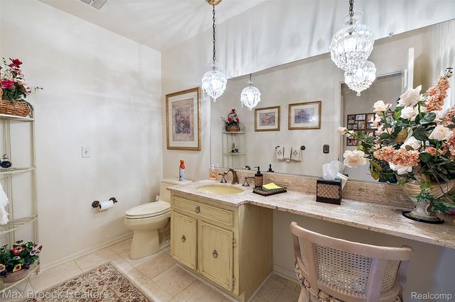 1319 Charrington Road, Bloomfield Hills, MI 48301