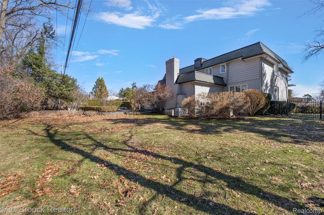 1319 Charrington Road, Bloomfield Hills, MI 48301