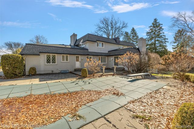 1319 Charrington Road, Bloomfield Hills, MI 48301