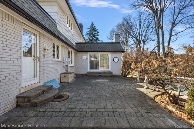 1319 Charrington Road, Bloomfield Hills, MI 48301