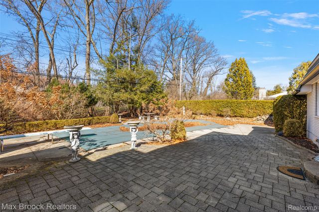 1319 Charrington Road, Bloomfield Hills, MI 48301