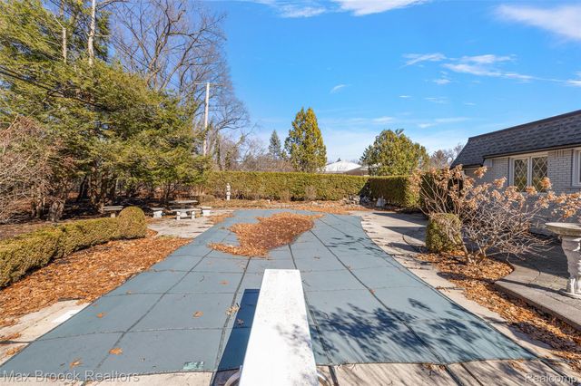 1319 Charrington Road, Bloomfield Hills, MI 48301