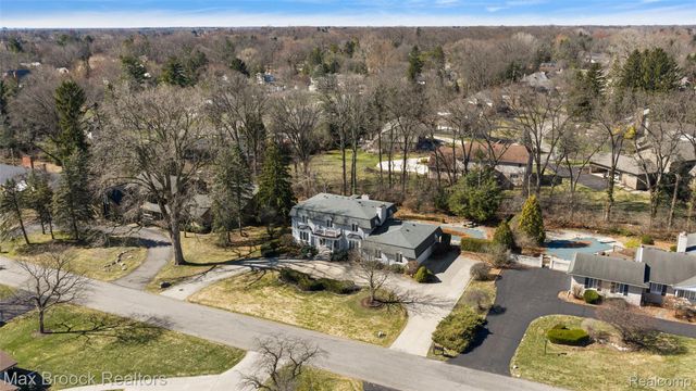 1319 Charrington Road, Bloomfield Hills, MI 48301