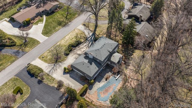 1319 Charrington Road, Bloomfield Hills, MI 48301