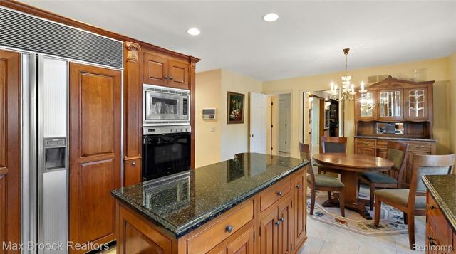 1319 Charrington Road, Bloomfield Hills, MI 48301