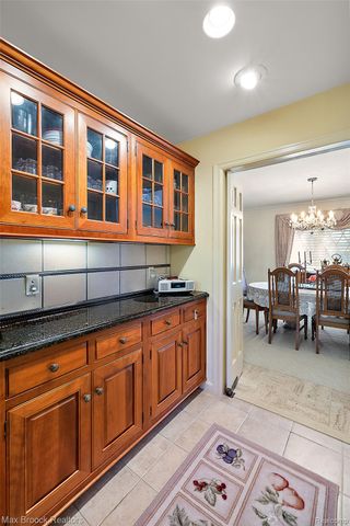 1319 Charrington Road, Bloomfield Hills, MI 48301