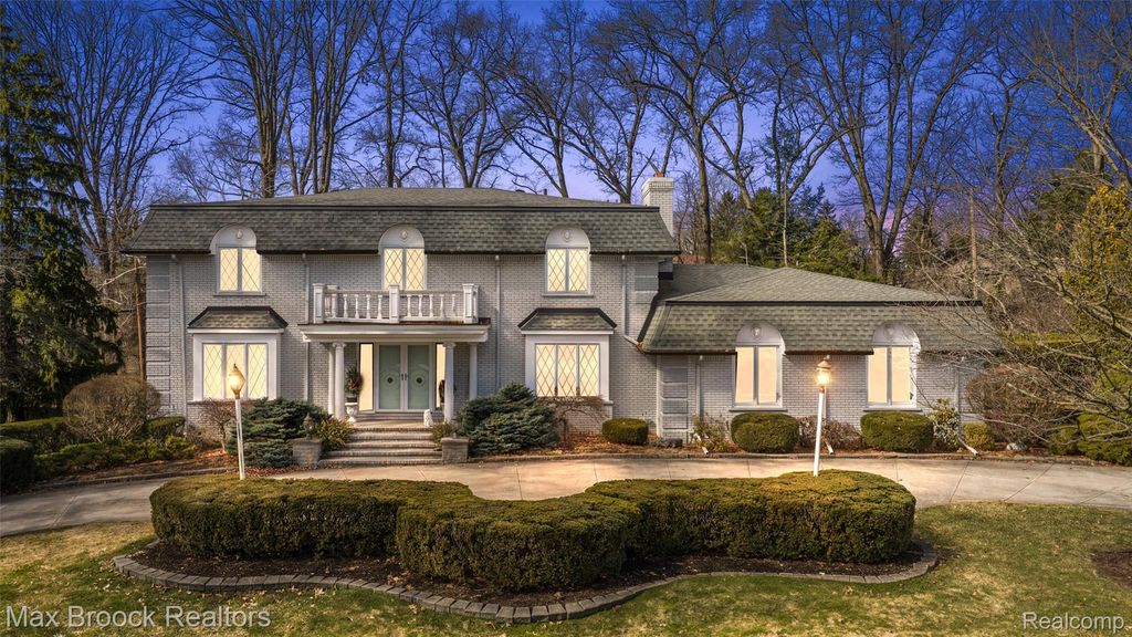 1319 Charrington Road, Bloomfield Hills, MI 48301