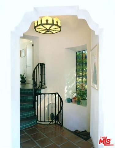 242 MABERY Road, Santa Monica, CA 90402