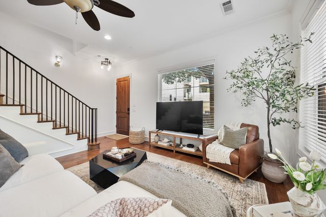 2623 N Garrett Avenue, Dallas, TX 75206